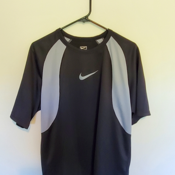 3 Nike dry fit shirts - Picture 4 of 9